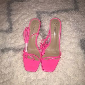 *brand new* boohoo pink heeled sandals 💕